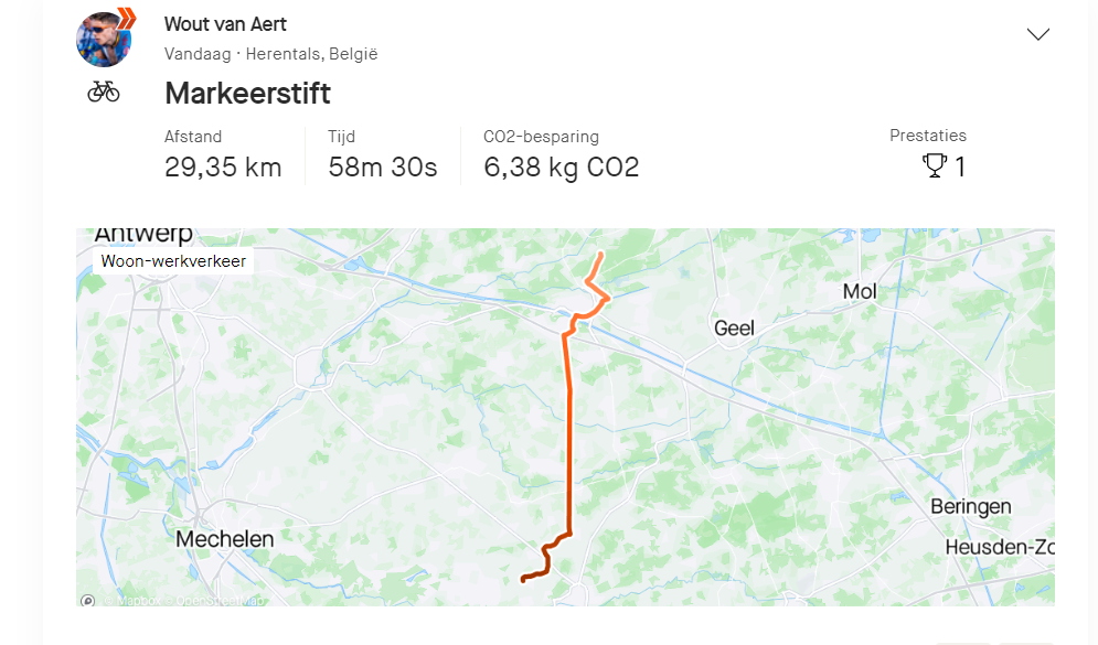 Verschil moet er zijn! Wout van Aert komt gewoon met de fiets naar de cross in Baal