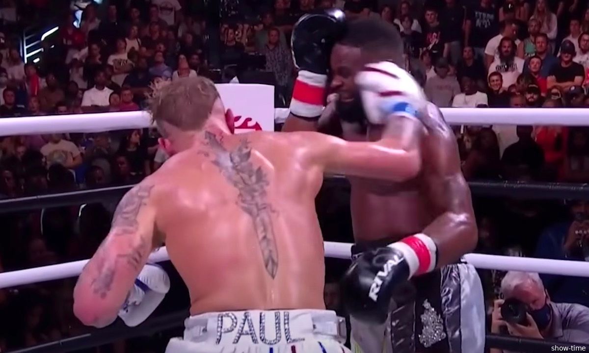 Jake Paul slaat Tyron Woodley op spectaculaire wijze knockout