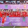 KAMPIOEN! FC Twente (v) pakt negende titel, hoofdrol voor basisdebutant Ravensbergen