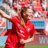 FC Twente (v) wint ruim en staat met één been in de Champions League