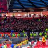 Twente-fans heersen op Old Trafford: beelden en reacties