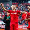 Video: Debutant Harrie Kuster als held onthaald door Vak-P: Alle ballen op Harrie!