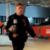 In beeld: FC Twente-spelers verschijnen in opvallende jasjes voor wedstrijd tegen Ajax