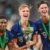 Vennegoor of Hesselink en Panneflek sluiten na EK-winst aan bij FC Twente