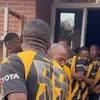 Prachtig: Kaizer Chiefs komt op bijzondere wijze uit kleedkamer in Delden