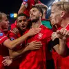 "What a goal, bro!": dolenthousiaste Van Wolfswinkel duikt op tussen spelers van FC Twente