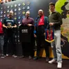 FC Twente-supporters ontvangen 'vriendschapstrofee' van supporters-vrienden Levante UD