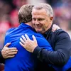 Van den Brom trots ondanks PSV-dreun: “Het zal vast niet het laatste biertje zijn”