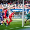 FC Twente knokt zich terug en wint bekerfinale na strafschoppen van PSV