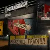 BIZAR: Ferencváros-aartsrivaal Újpest hangt spandoeken op bij De Grolsch Veste: "Sterf, Fradi!"
