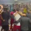 Video: FC Twente-spelers gaan helemaal los in de kleedkamer na sensationele zege op Qarabag