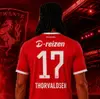 Thorvaldsen met bijzonder eerbetoon in voetsporen van FC Twente-icoon Thoresen