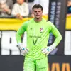 Pijnlijke en frustrerende nederlaag Twente-huurling Karssies: doelman hard onderuit met FC Emmen