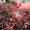 FC Thun-supporters komen met discotrein en dj's naar Enschede: bijzondere taferelen op komst