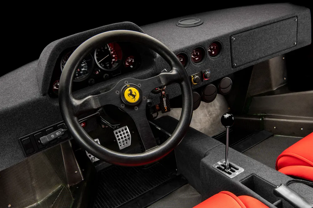 ferrari-f40-interni.jpg@webp