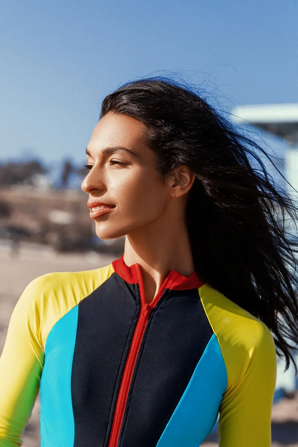 Bikinimodel Vanessa Villegas geeft ons spontane Baywatch vibes