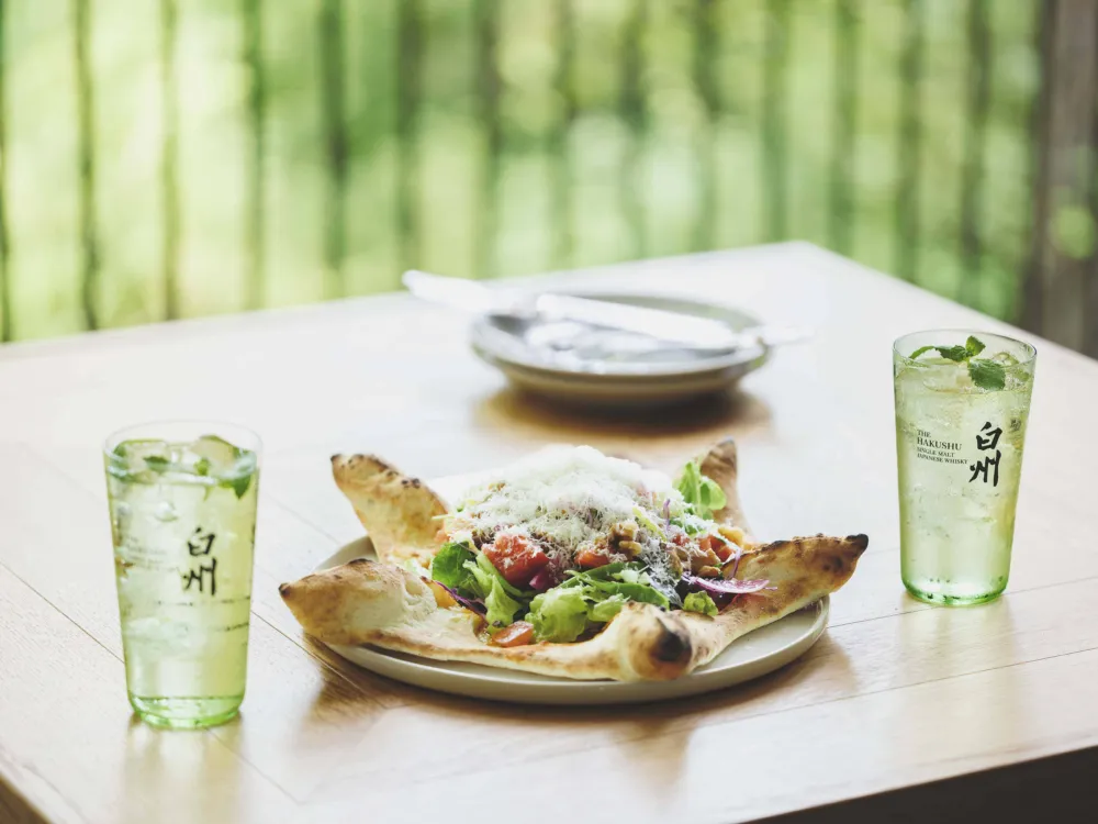 Toeristen kunnen ook eten en drinken bij Hakushu