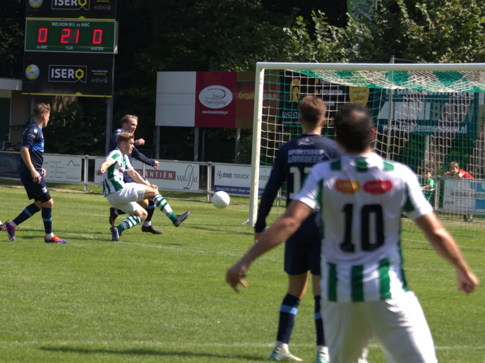 Daan de Bruijn scoort 1-0.