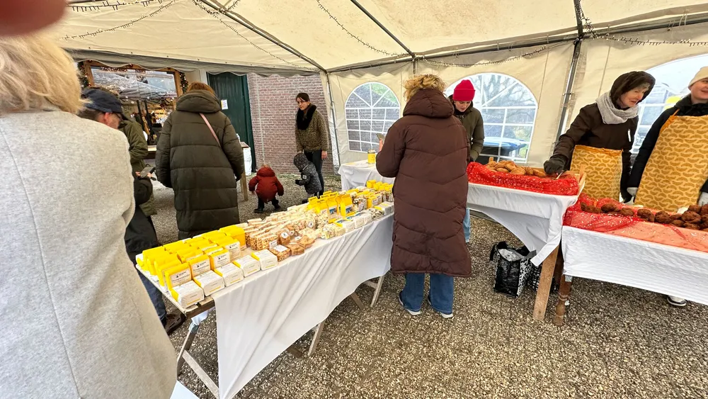Bij de Wijchense Molen werden ook dit jaar weer oliebollen verkocht.&nbsp;