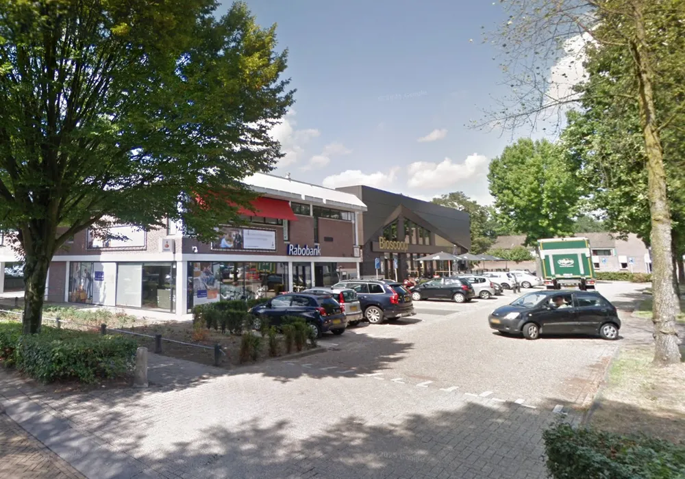 De Rabobank, augustus 2018. Foto: Google Maps<div><br>Klik op de foto's voor een grotere weergave</div>