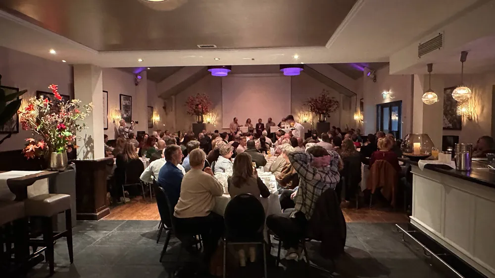 <i>Menigeen denkt aan zijn eigen blunders bij het panelgesprek</i>