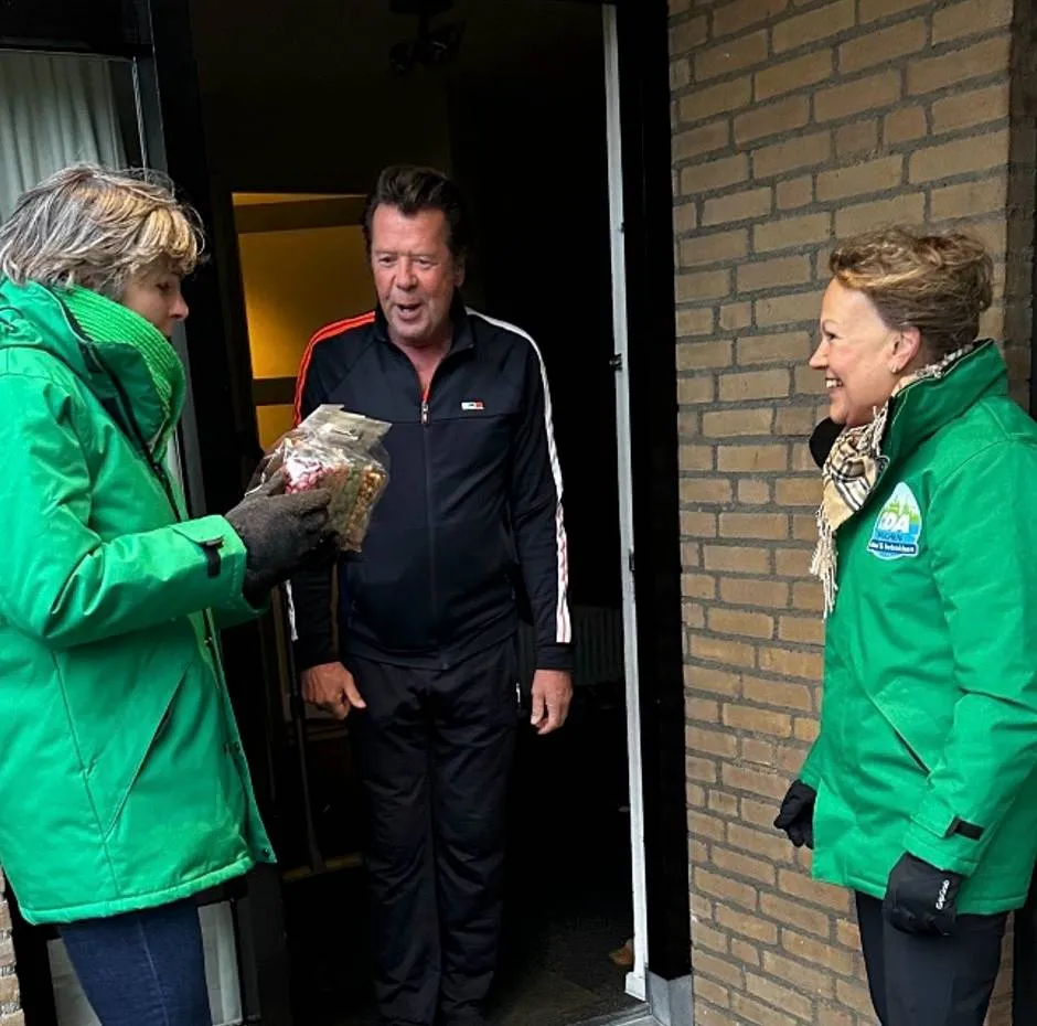 <i>Een noot-pakket voor Titus Burgers (PvdA),&nbsp;</i>