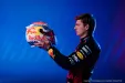 VIDEO: Max Verstappen onthult nieuwe helm voor 2023