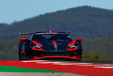 BEELD: Jos en Max Verstappen jagen Ferrari 296 GT3 over Portimao