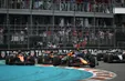 Piastri wint en is oppermachtig in Miami, Verstappen vierde
