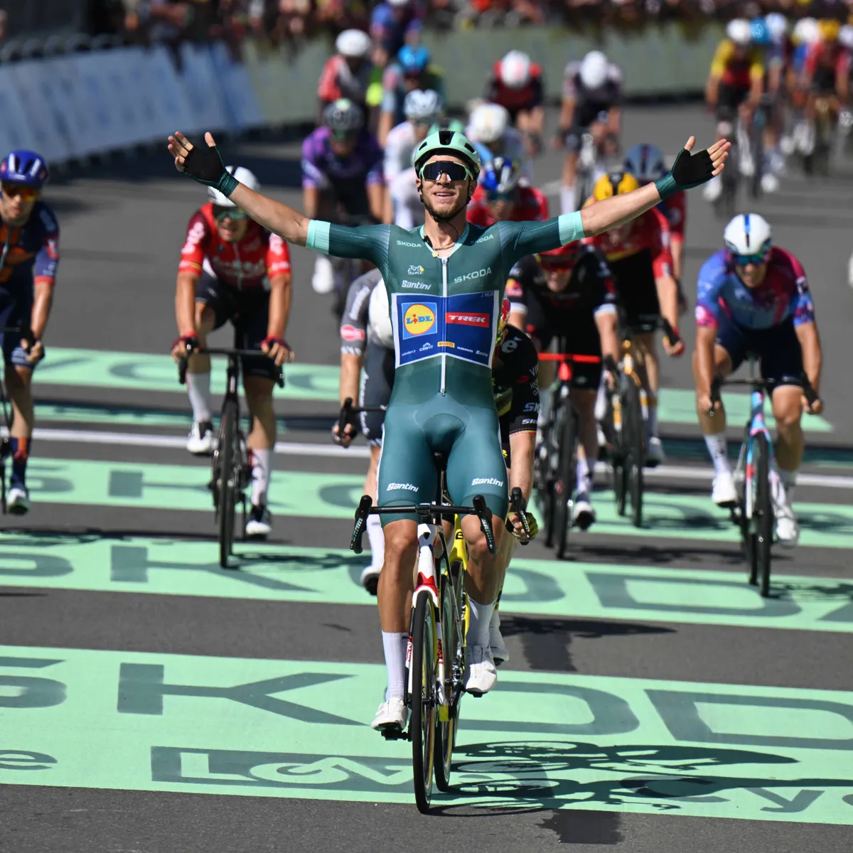 🎥 Stage 8 recap – Tour de France 2025: And suddenly, Wout van Aert finds  his legs