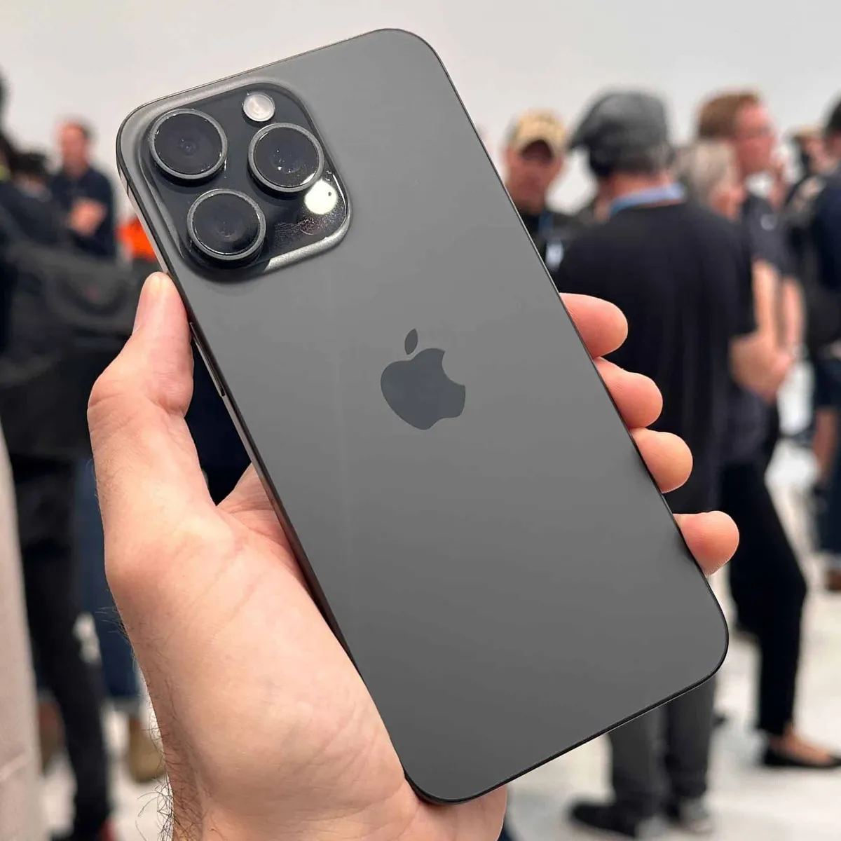 iPhone 15 Pro gets a discount of over $300 for a limited time