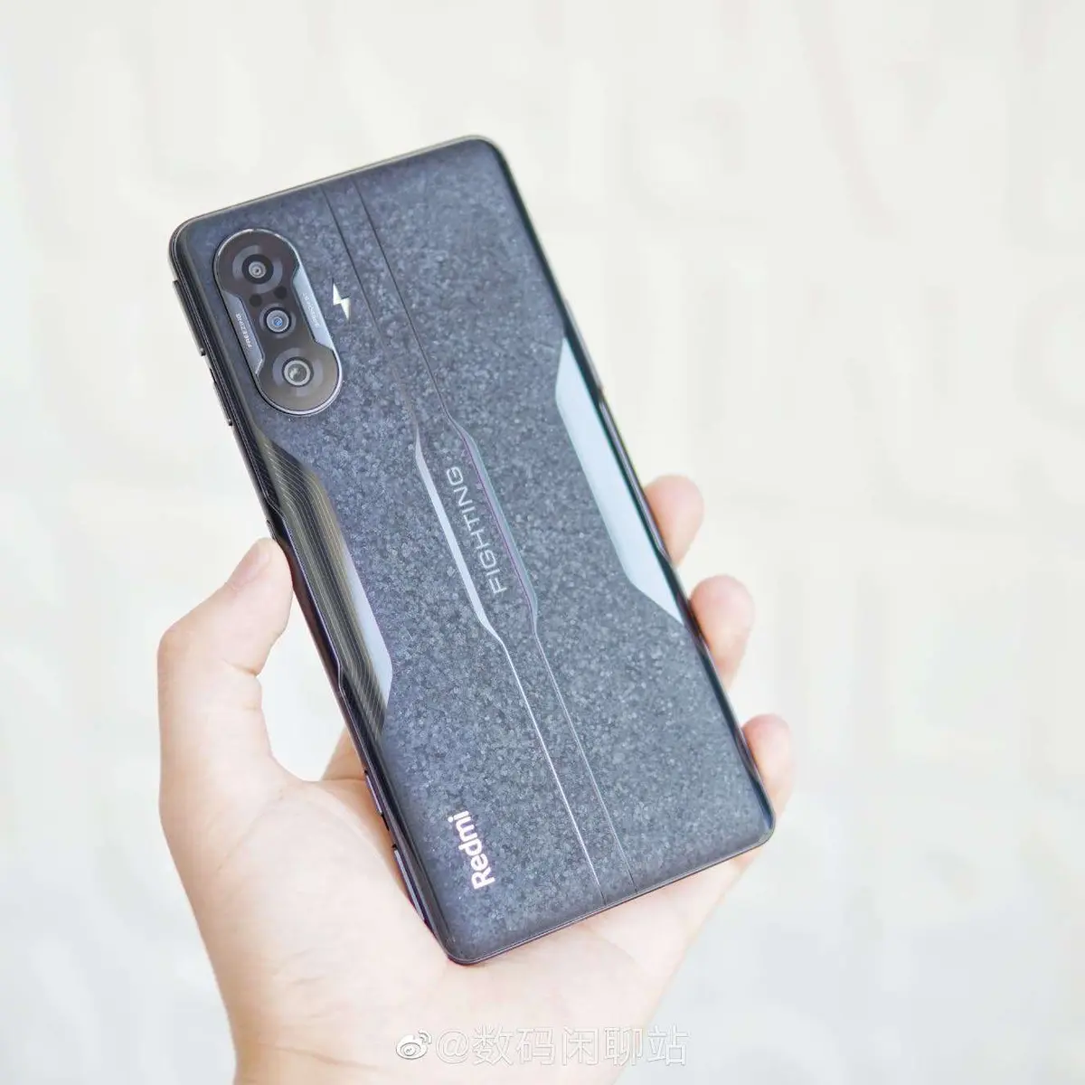 redmik40inversescale.jpg@webp
