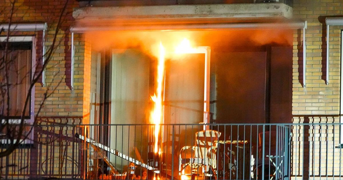 Uitslaande balkonbrand veroorzaakt aanzienlijke schade aan flatwoning
