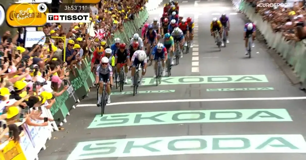 Biniam Girmay sprinting