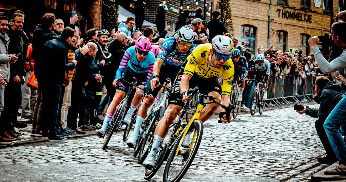 https://r.testifier.nl/Acbs8526SDKI/resizing_type:fill/width:1200/height:630/plain/https%3A%2F%2Fs3-newsifier.ams3.digitaloceanspaces.com%2Fcyclinguptodatecom%2Fimages%2F2026-03%2Fvan-aert-van-der-poel-flandes-2026-nlb-202730945-69ca40756ec75.jpg