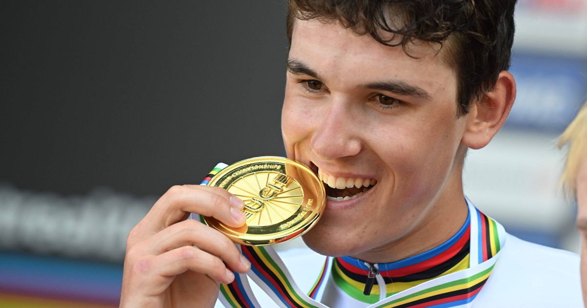 Visma's U23 world champion describes immediate Van Aert message after rainbow jersey win - "He’s a huge source of inspiration for me"