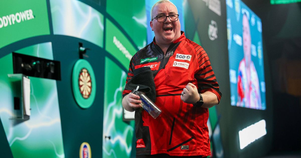 PDC World Darts Championship Sunday evening Round-Up | Bunting survives ...