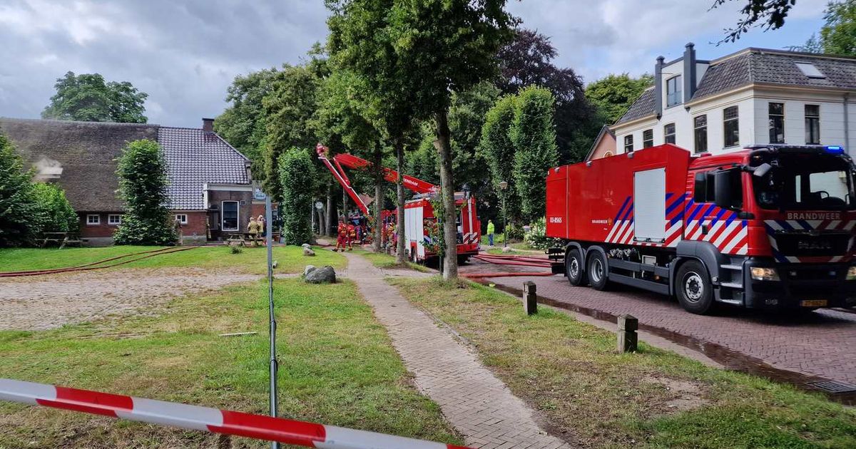 Brand verwoest appartementen in cafégebouw in Gieten, café lijkt gespaard