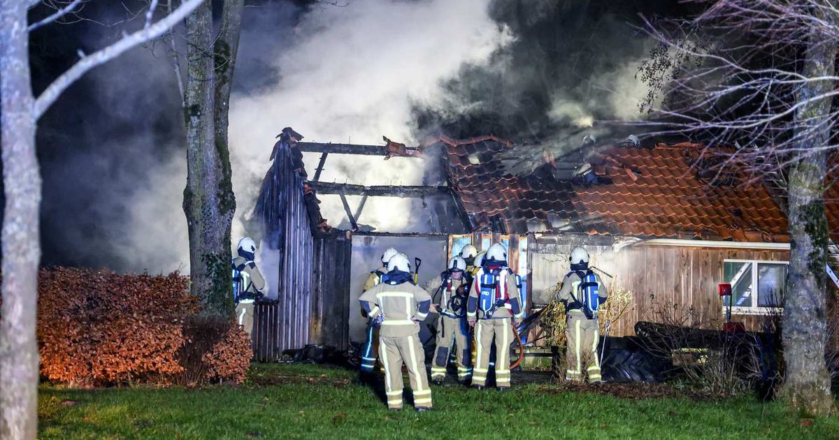Brandweer redt deel van woning na uitslaande brand