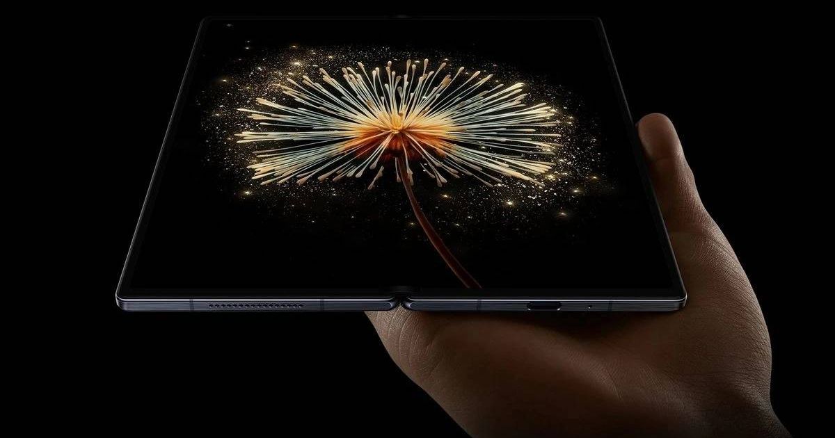 Xiaomi CEO Lei Jun Was Just Spotted With a Mystery Foldable Phone