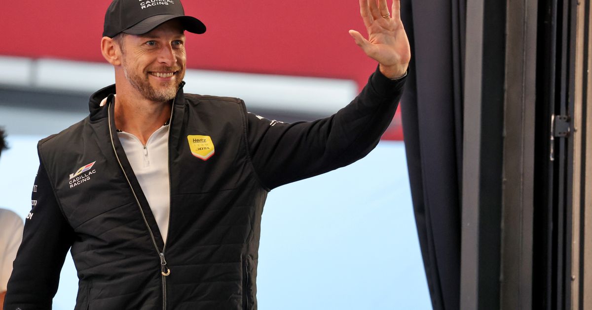Jenson Button: Dalle Ruote alle Scarpe da Corsa per Sostenere l'Empowerment Femminile