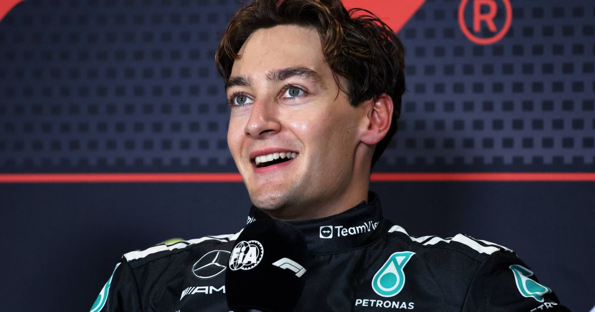 ジョージ・ラッセル、変装してメキシコGPのスタンドから観戦、ファンと一体に