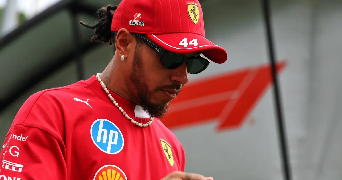 Mol laakt 'debiele' beslissing Hamilton: 
