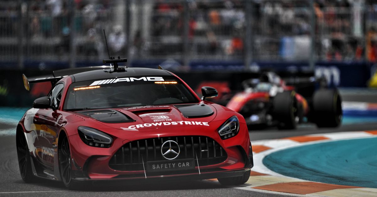Safety car enters track sideways in terrifying Russian F4 near-miss