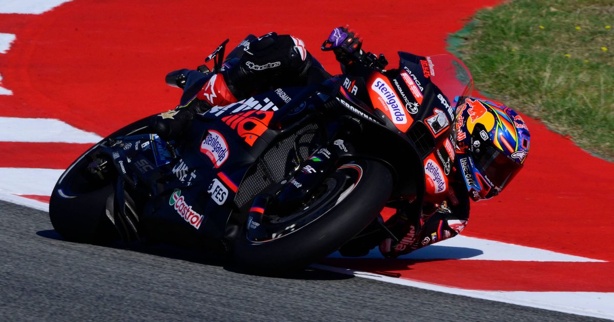 Alex Marquez top, Martin crashes