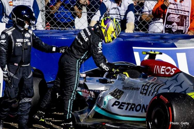 GRANDPRIX247 | Villeneuve: Booing is embarrassing, Lewis isn't even fighting Max