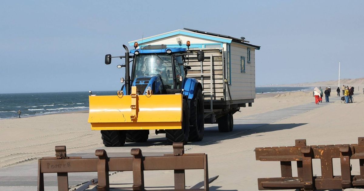 Eerste strandhuisjes op weg naar Wijk aan Zee: “Mooi gezicht. Dan weet je dat de zomer er weer aan k