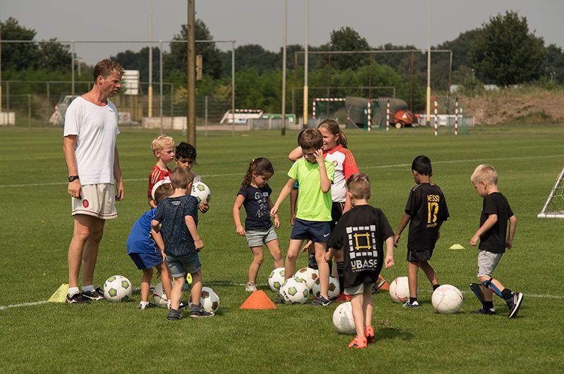 Jeugd vakantie vreugd Drunen: Gezocht: voetbaltrainer voor een kort moment