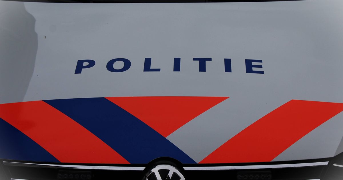 Politiewagen zwaar beschadigd na eenzijdig ongeval op afgesloten deel N273