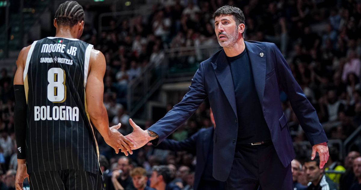 Photo: pianetabasket.com Virtus Bologna visits Paris Basketball in EuroLeague match